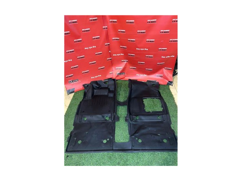 Recambio de moqueta suelo interior para renault kangoo iii rapid (03.2021) kangoo referencia OEM IAM 749026464R  