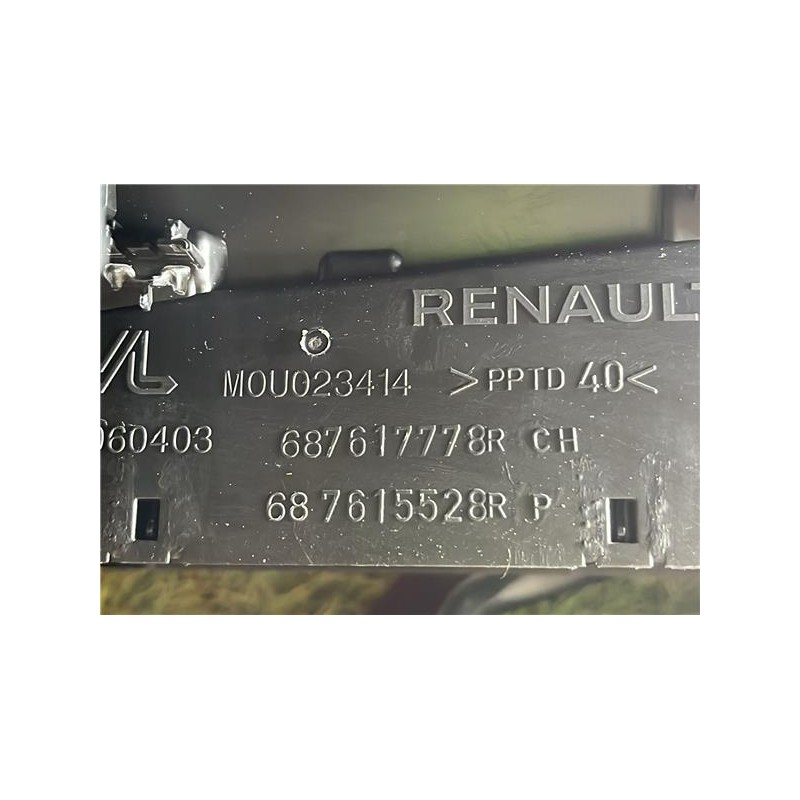 Recambio de aireador izquierdo para renault trafic iii furgón (06.2014) m9r z7 referencia OEM IAM 687617778R  