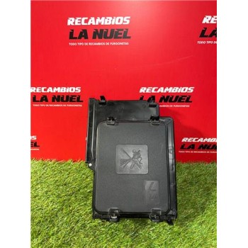 Recambio de tapa caja rele para renault trafic iii furgón (06.2014) m9r z7 referencia OEM IAM 284B50669R  