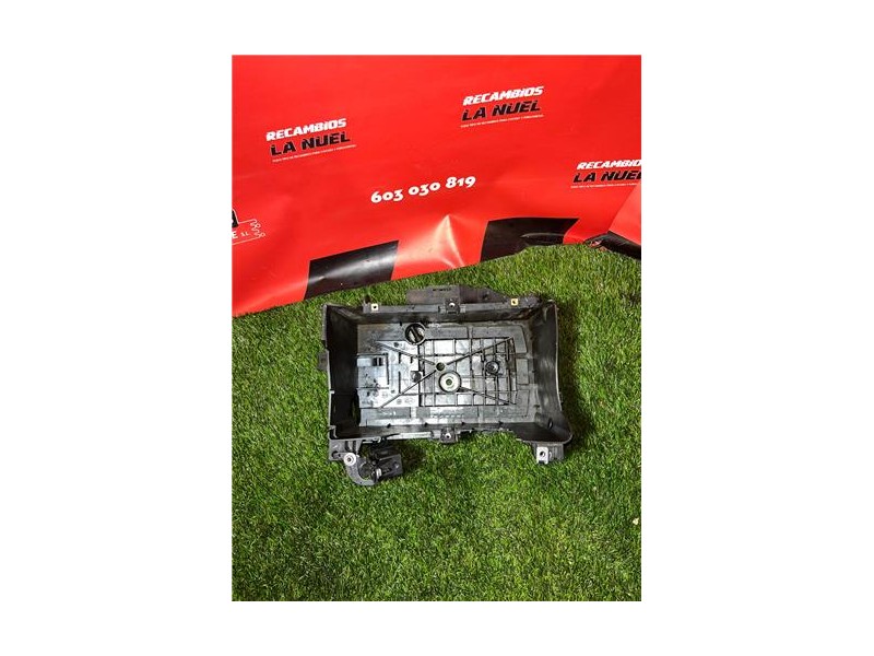 Recambio de caja tapa bateria para nissan nv300 camper (01.2018) 1.6 michelangelo [1,6 ltr. - 107 kw dci cat] referencia OEM IAM