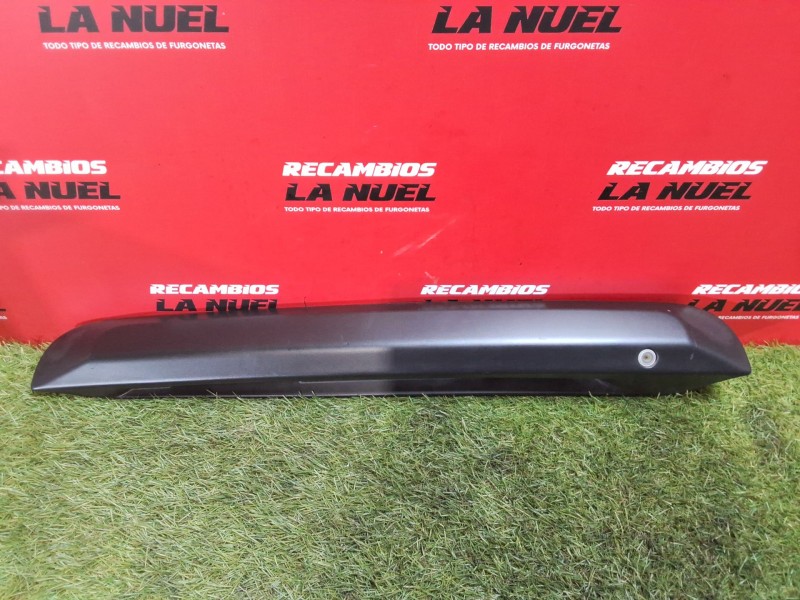 Recambio de moldura puerta trasera izquierda para citroën jumpy iii furgoneta (v_) 1.5 bluehdi 100 referencia OEM IAM 98142000xt