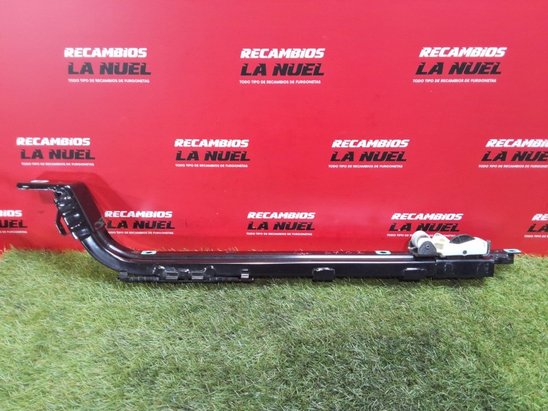 Recambio de soporte / guia puerta corredera para renault kangoo iii monospace blue dci 95 (kjab) referencia OEM IAM 777614419R  