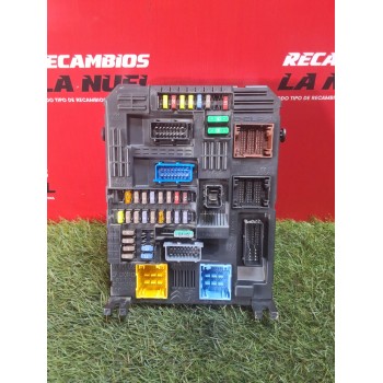 CAJA RELES / FUSIBLES 9830790580 9810295780 