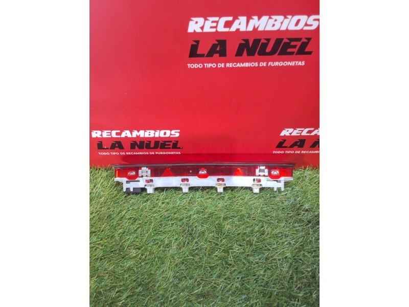 Recambio de luz trasera central techo para citroën jumpy iii furgoneta (v_) 1.5 bluehdi 120 referencia OEM IAM 9811325980  