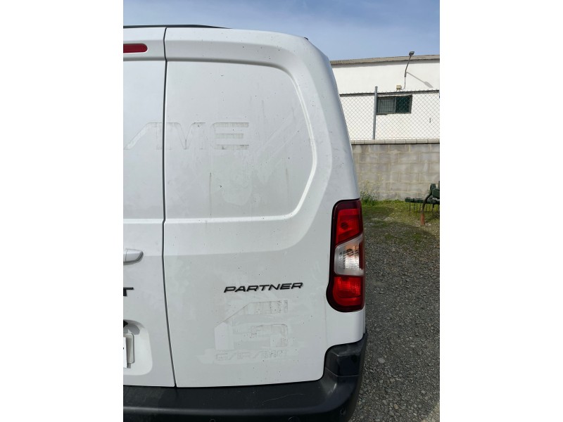 Recambio de puerta trasera derecha para peugeot partner furgoneta/monovolumen (k9) 1.5 bluehdi 100 referencia OEM IAM 9820436780