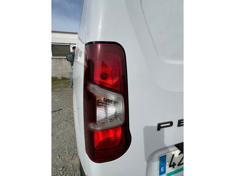 Recambio de piloto trasero izquierdo para peugeot partner furgoneta/monovolumen (k9) 1.5 bluehdi 100 referencia OEM IAM 98192358