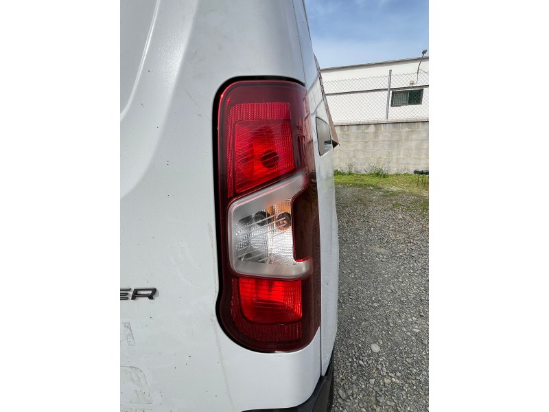 Recambio de piloto trasero derecho para peugeot partner furgoneta/monovolumen (k9) 1.5 bluehdi 100 referencia OEM IAM 9820554880