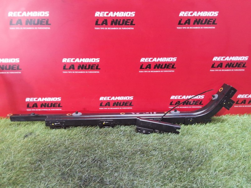 Recambio de soporte / guia puerta corredera para peugeot partner furgoneta/monovolumen (k9) 1.5 bluehdi 100 referencia OEM IAM 9