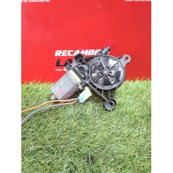 MOTOR ELEVALUNAS DELANTERO DERECHO 0130822705 8w0959801 
