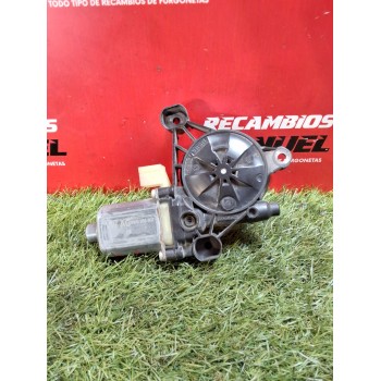 MOTOR ELEVALUNAS DELANTERO IZQUIERDO 8w0959802 0130822704 
