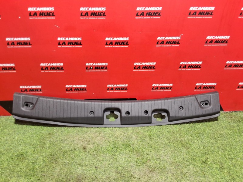 Recambio de moldura porton trasero para volkswagen caddy v furgoneta/monovolumen (sba, sbh) 2.0 tdi bmt referencia OEM IAM 2K786