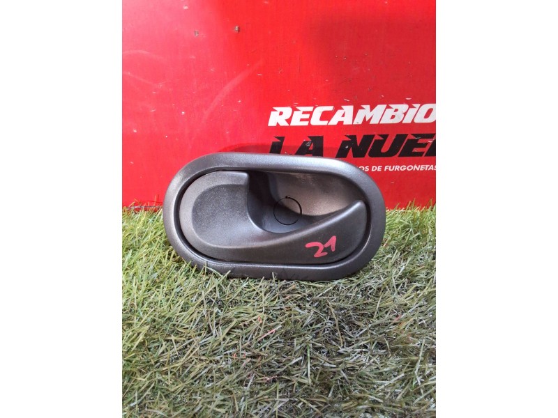Recambio de maneta interior delantera izquierda para renault master iii furgón l2h2 hka 3,5tdci diesel cat referencia OEM IAM 21