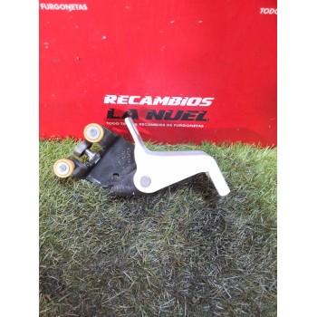 Recambio de rodillo puerta corredera derecha para renault express advance blue dci diesel fap referencia OEM IAM 824A65571R  