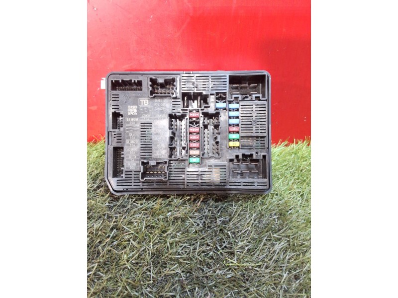 Recambio de caja reles / fusibles para renault kangoo iii monospace blue dci 95 (kjab) referencia OEM IAM 284B77366R  