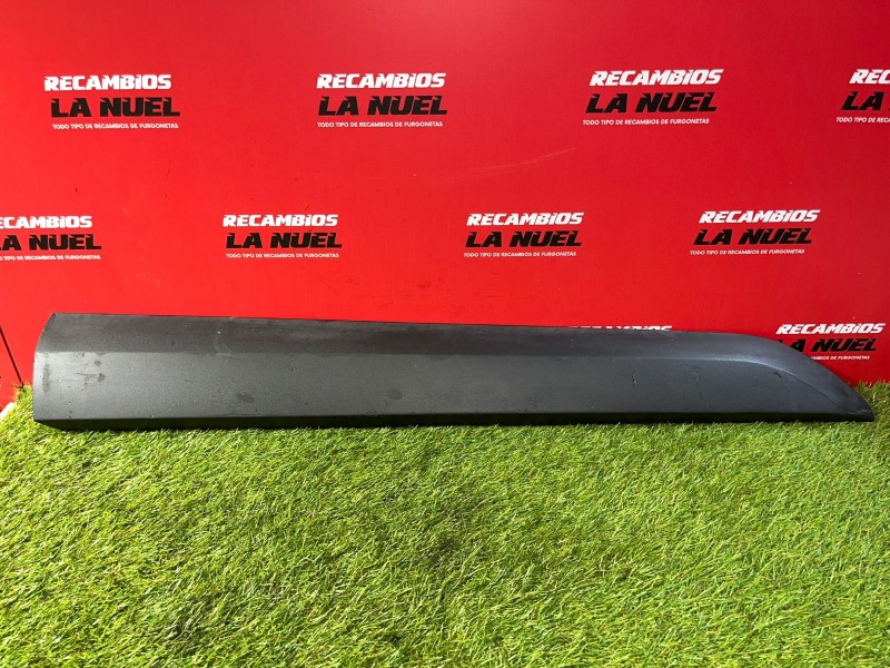 Recambio de moldura puerta delantera derecha para renault express advance blue dci diesel fap referencia OEM IAM 801867113R  