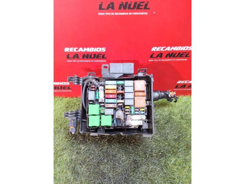 Recambio de caja reles / fusibles para opel combo furgoneta/monovolumen (k9) 1.5 d referencia OEM IAM 9804848580  