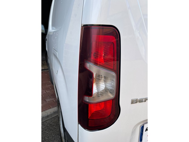 Recambio de piloto trasero izquierdo para citroën berlingo furgón/monospace (k9) 1.6 bluehdi 100 referencia OEM IAM 9819235880  