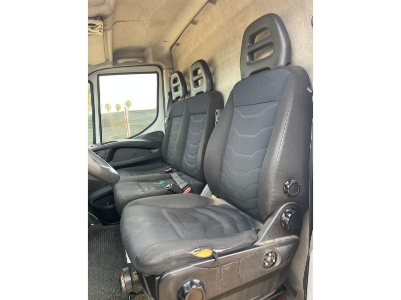 Recambio de asiento delantero derecho doble para iveco daily vi furgoneta 33s12, 35s12, 35c12 referencia OEM IAM   