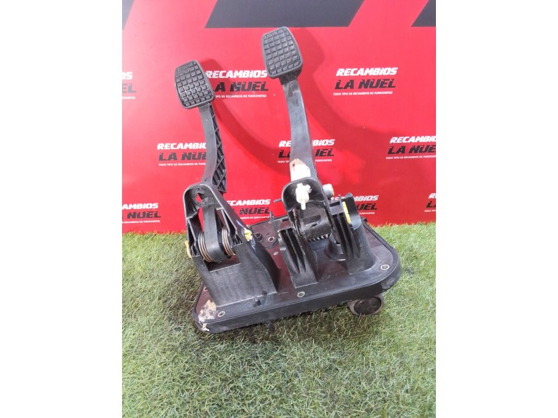 Recambio de juego pedales completo para iveco daily vi furgoneta 33s12, 35s12, 35c12 referencia OEM IAM 5801492032  