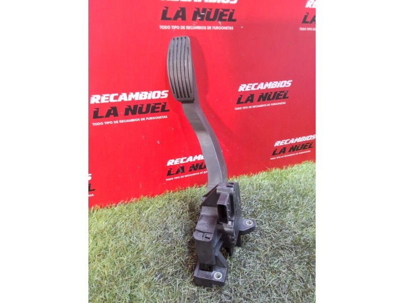Recambio de pedal acelerador para iveco daily vi furgoneta 33s12, 35s12, 35c12 referencia OEM IAM 504061734  