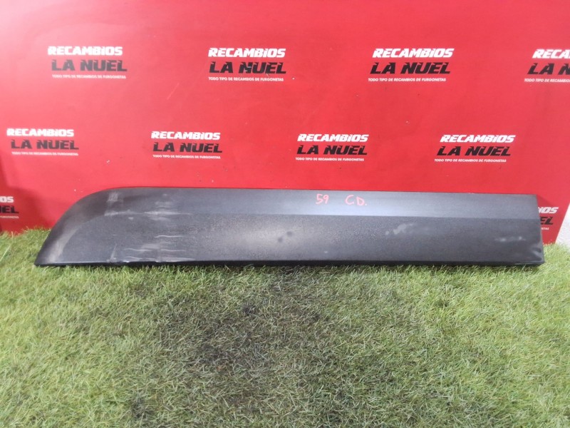 Recambio de moldura puerta corredera derecha para renault express furgón/monospace 1.3 tce 100 (f6ma) referencia OEM IAM 8287607