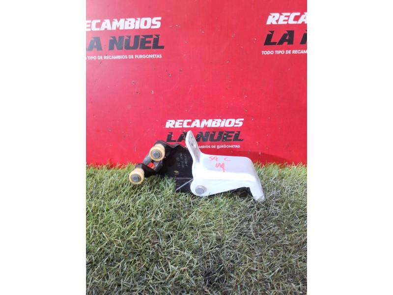 Recambio de rodillo puerta corredera derecha para renault express furgón/monospace 1.3 tce 100 (f6ma) referencia OEM IAM 824A655