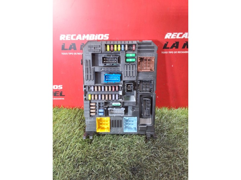 Recambio de caja reles / fusibles para opel zafira life autobús (k0) 2.0 referencia OEM IAM 9810295780  