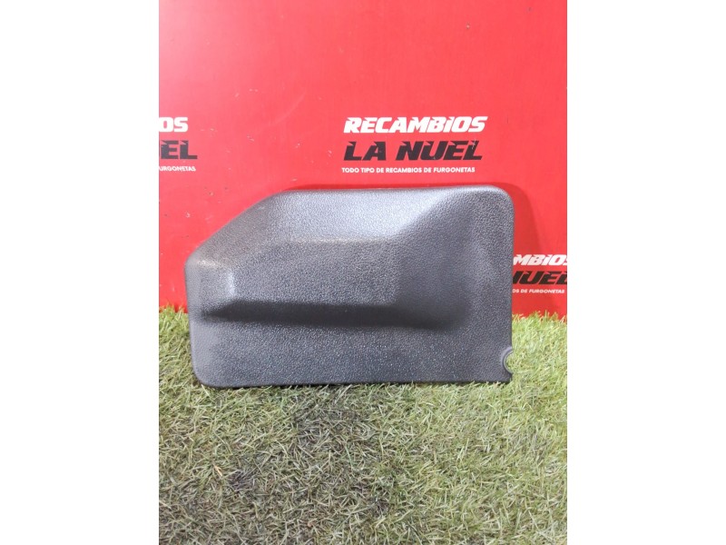 Recambio de moldura para opel vivaro c furgoneta (k0) 2.0 referencia OEM IAM 9813513277  