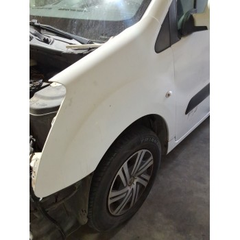 Recambio de aleta delantera izquierda para peugeot partner tepee 1.6 hdi 90 referencia OEM IAM 7840W2  