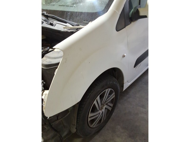 Recambio de aleta delantera izquierda para peugeot partner tepee 1.6 hdi 90 referencia OEM IAM 7840W2  