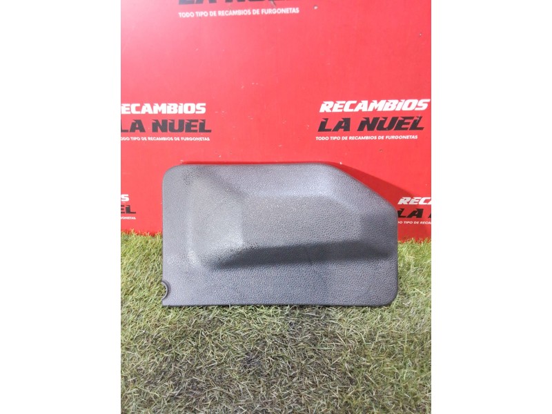 Recambio de moldura para opel vivaro c furgoneta (k0) 2.0 referencia OEM IAM 9813513377  