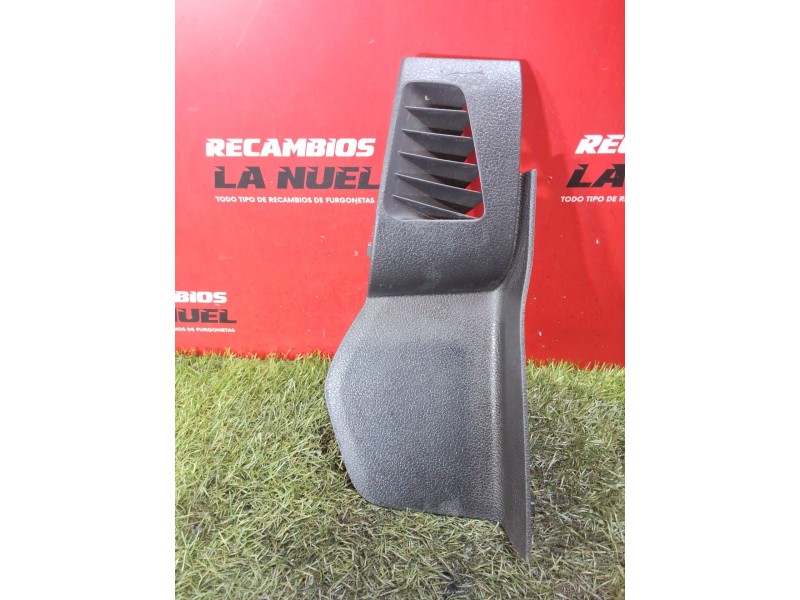 Recambio de moldura para opel vivaro c furgoneta (k0) 2.0 referencia OEM IAM 9808188477  