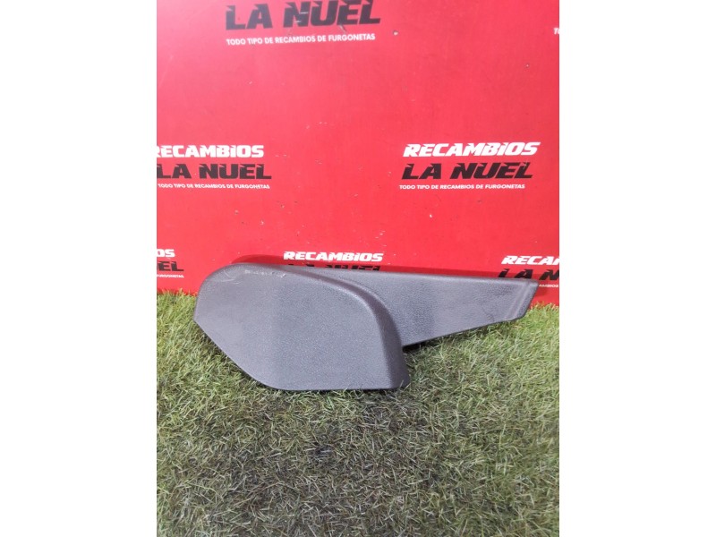 Recambio de moldura para opel vivaro c furgoneta (k0) 2.0 referencia OEM IAM 9811751477  