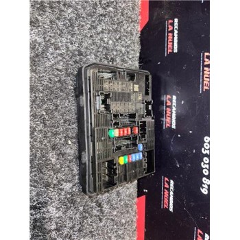 Recambio de caja reles para renault trafic iii furgón (06.2014) m9r z7 referencia OEM IAM 284B77542R  