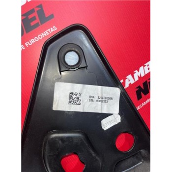 Recambio de guarnecido puerta corredera derecha para renault trafic iii furgón (06.2014) m9r z7 referencia OEM IAM 93868253  