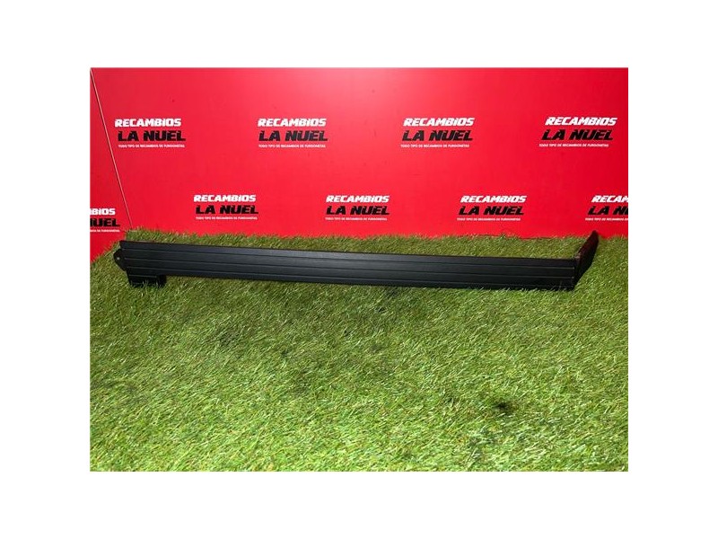 Recambio de moldura lateral dcha. para renault kangoo iii rapid (03.2021) kangoo referencia OEM IAM 777468372R  