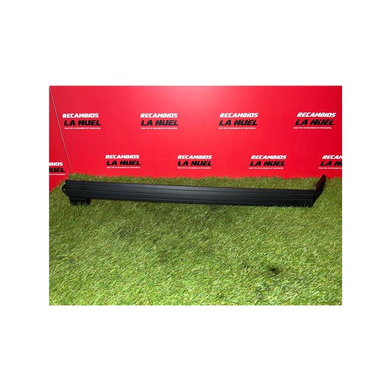 Recambio de moldura lateral dcha. para renault kangoo iii rapid (03.2021) kangoo referencia OEM IAM 777468372R  